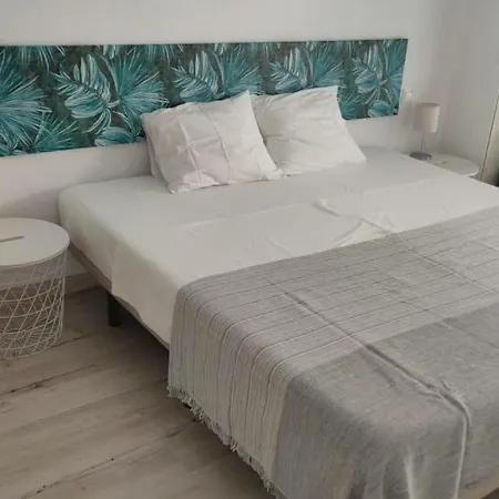 Espectacular En Primera Linea De Mar Con Acceso Directo A La Playa, Piscina Y Zonas Familiares - Es-9-163 Miami Playa